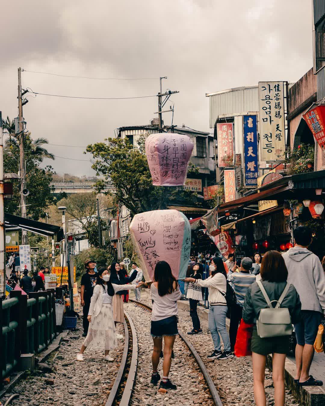 平溪老街第一家天燈店 +平溪第一家天燈專賣店 | 去趣 chicTrip