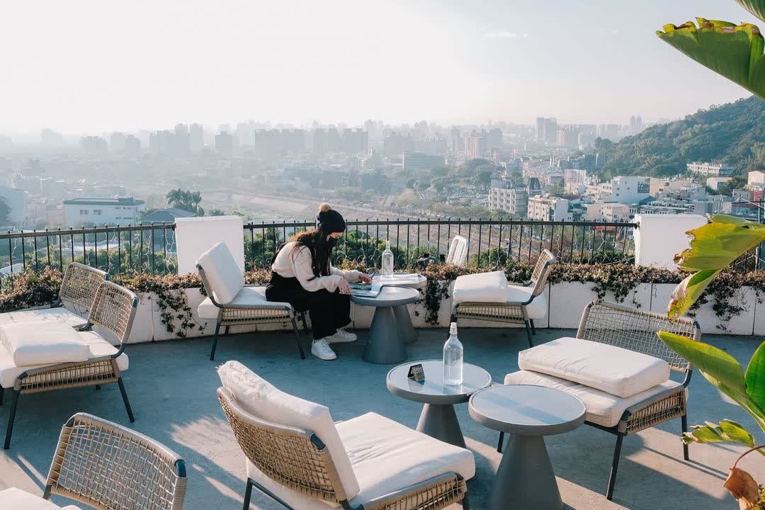 眺高 STAY WITH MOUNTAIN-台中景點 大坑景點 美食推薦 台中景觀餐廳 夜景餐廳 場地租借 慶生派對 咖啡廳 義式料理餐廳 | 去趣 chicTrip