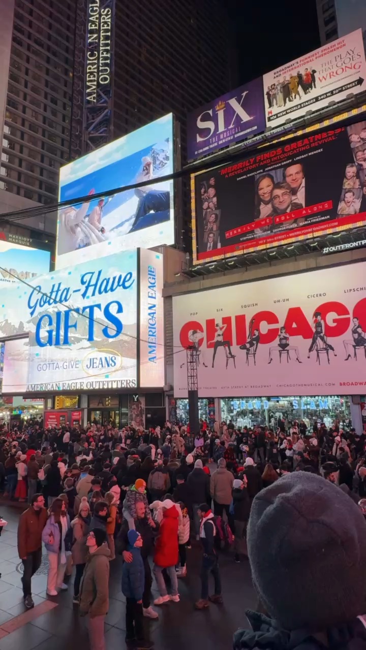 全體集合！最繽紛的時代廣場！