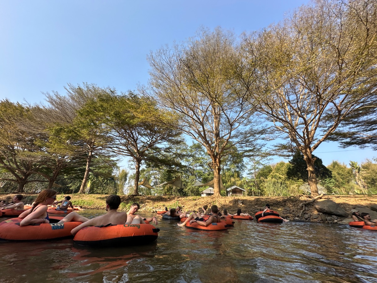 CHILL BY THE RIVER | 去趣 chicTrip