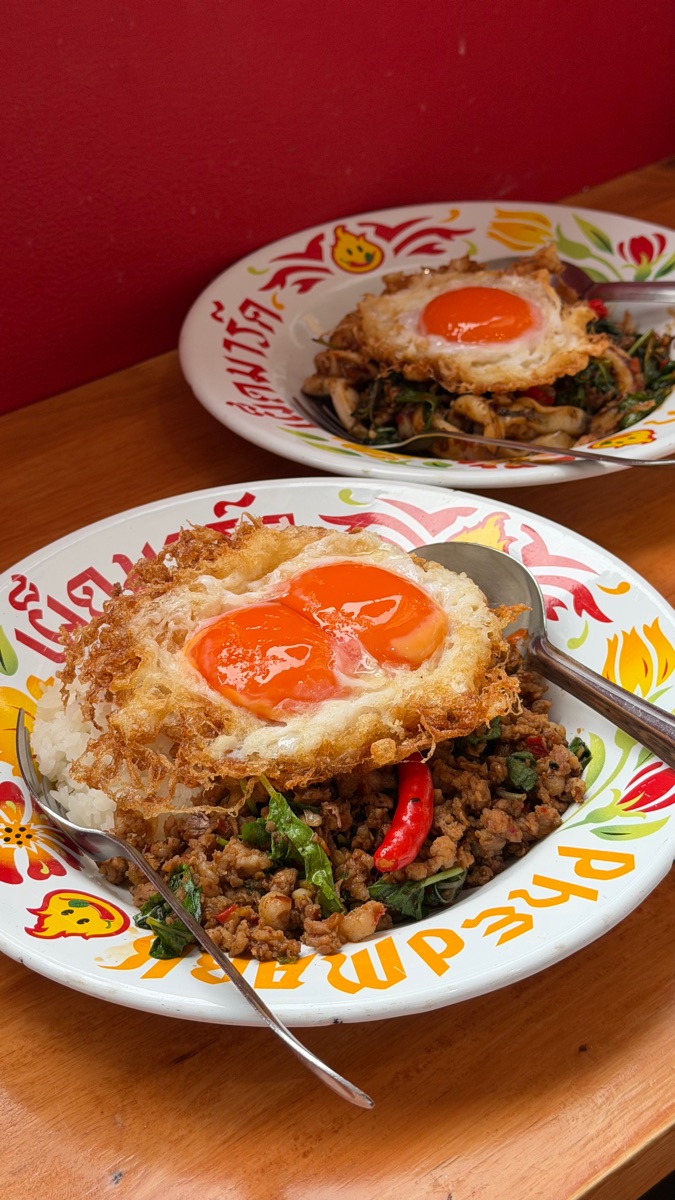 Phed Mark 泰式打拋豬肉飯 | 去趣 chicTrip