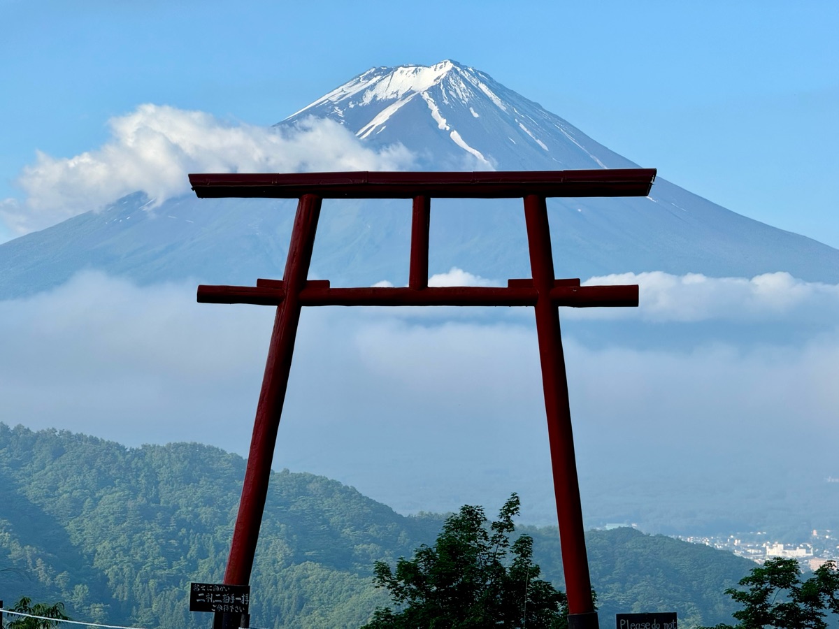 Mount Fuji Distant Worship Site (Tenku no Torii) Torii View | 去趣 chicTrip