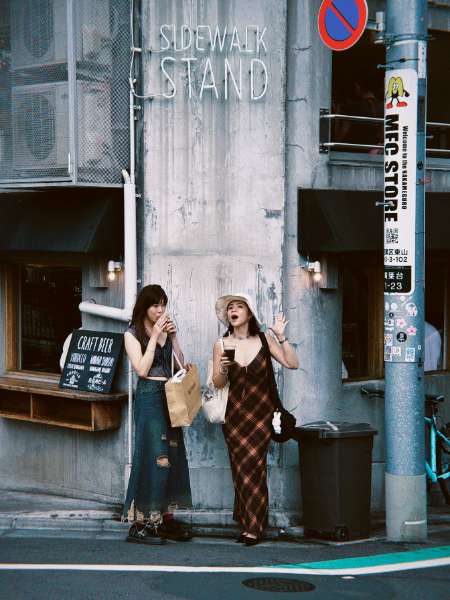 SIDEWALK STAND | 去趣 chicTrip