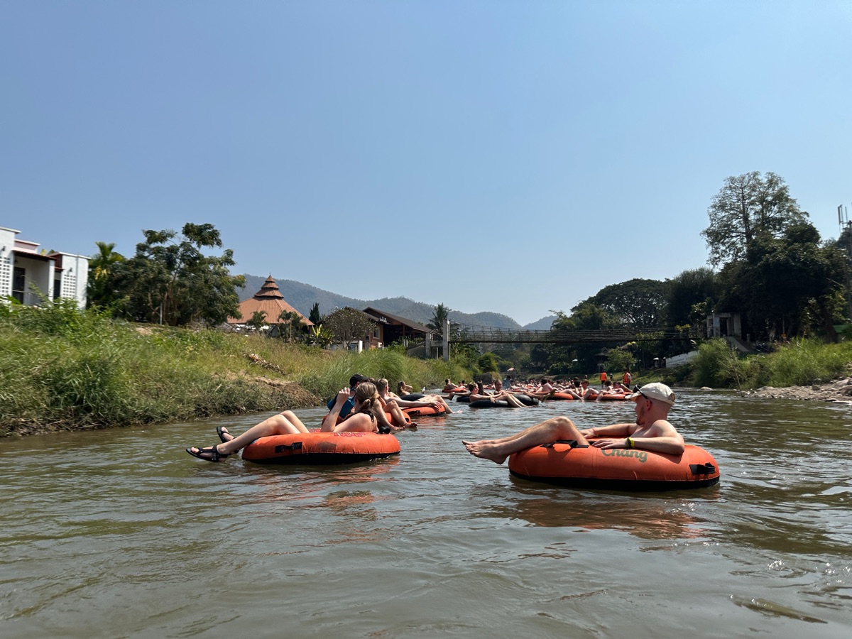 CHILL BY THE RIVER | 去趣 chicTrip