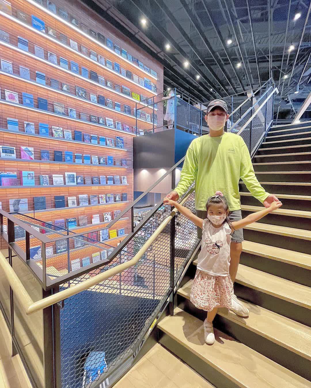 TSUTAYA BOOKSTORE 高雄大立店 | 去趣 chicTrip