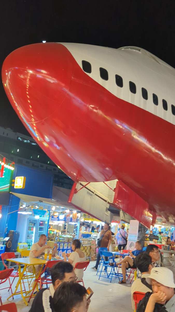 芭達雅飛機夜市 | 去趣 chicTrip