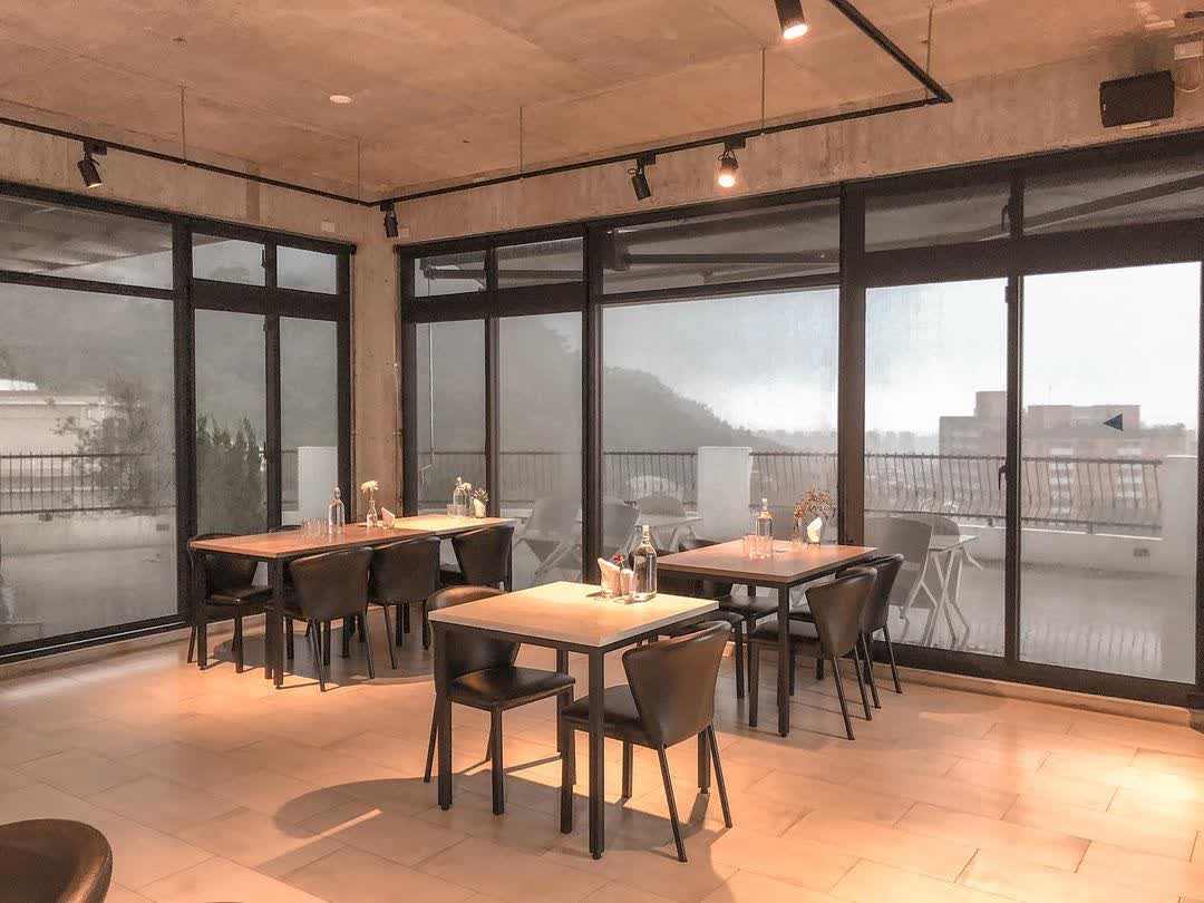 眺高 STAY WITH MOUNTAIN-台中景點 大坑景點 美食推薦 台中景觀餐廳 夜景餐廳 場地租借 慶生派對 咖啡廳 義式料理餐廳 | 去趣 chicTrip
