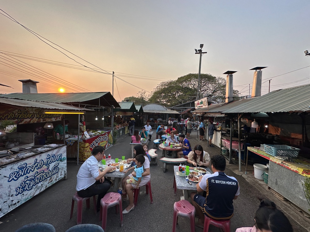 Lampang Night Market | 去趣 chicTrip
