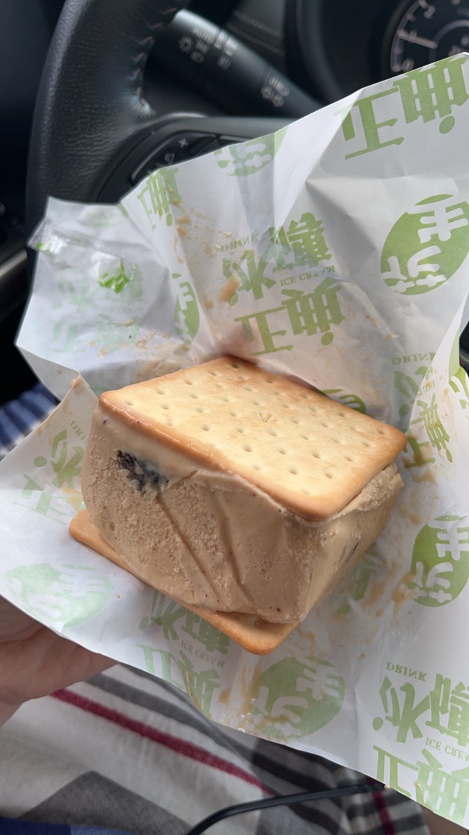 正典牛乳大王 餅乾三明治冰磚 | 去趣 chicTrip