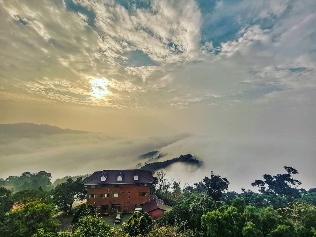 雲洞山莊-苗栗三義雲海景觀民宿 客家美食 餐廳 人氣景觀咖啡 團體包棟推薦