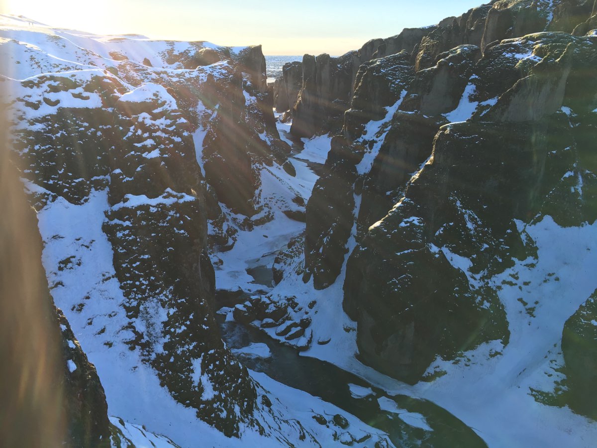 Fjaðrárgljúfur 羽毛河峽谷 | 去趣 chicTrip