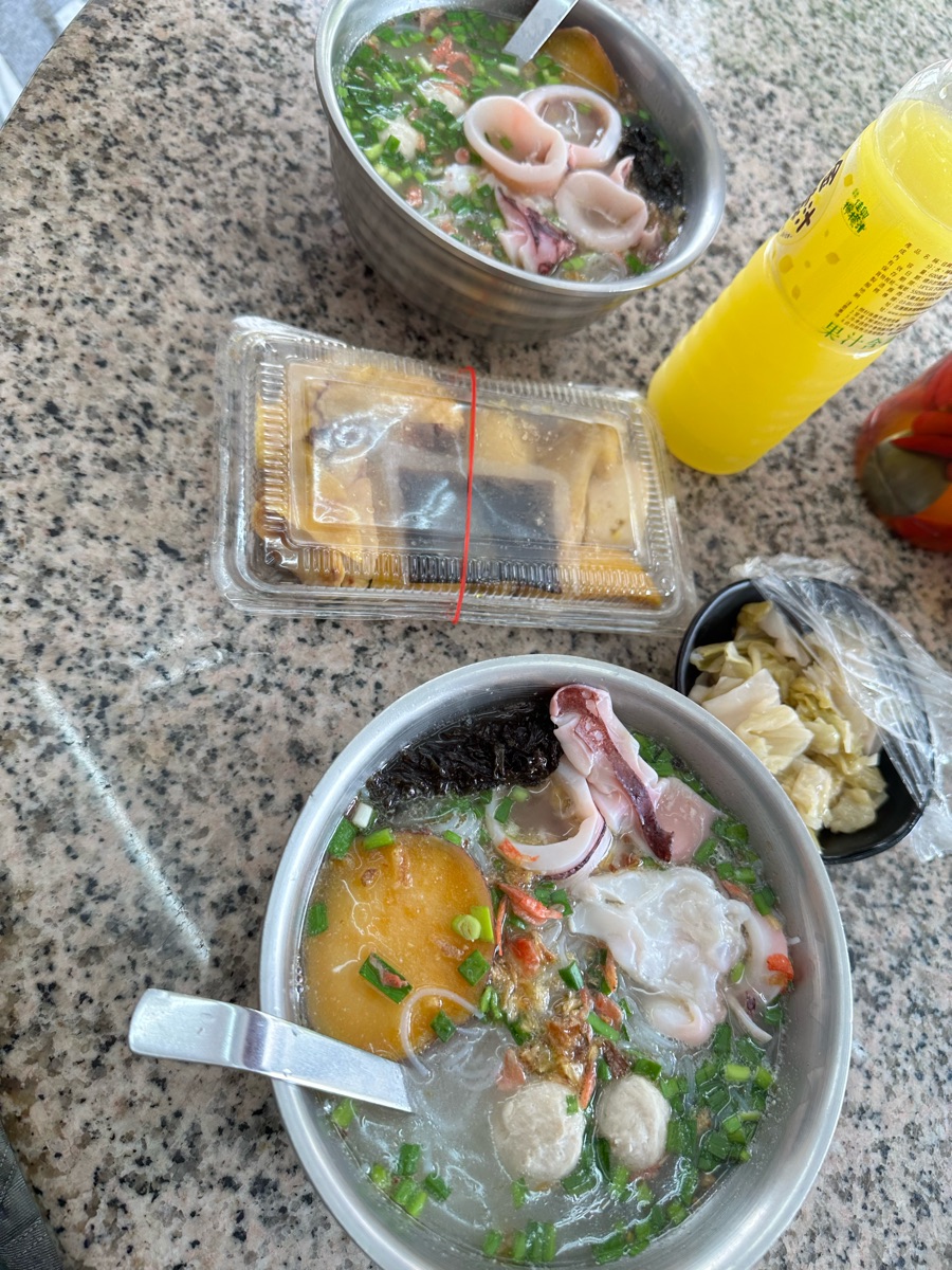 單一純賣 雞湯 小卷米粉 | 去趣 chicTrip
