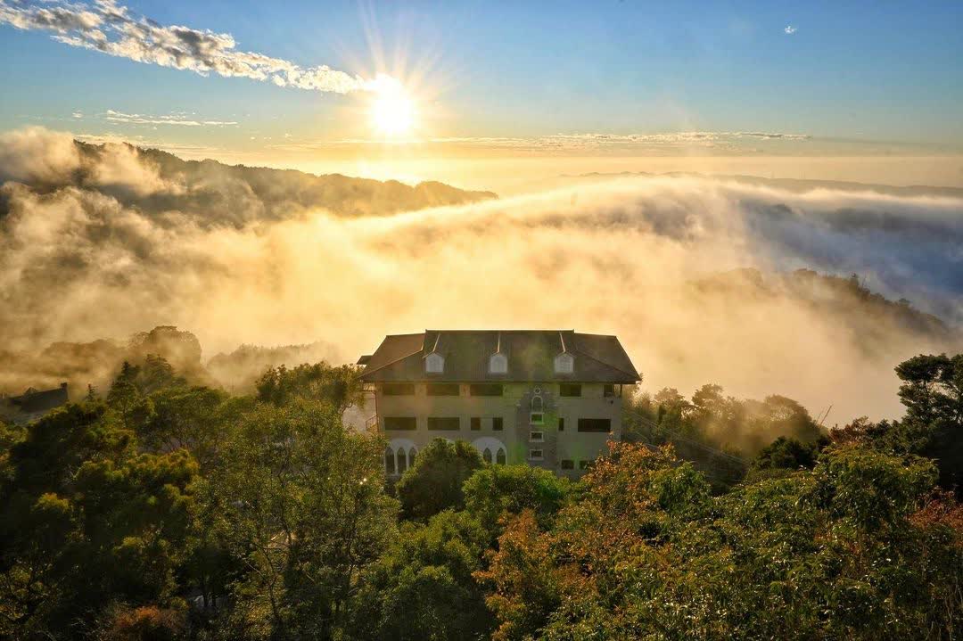 雲洞山莊-苗栗三義雲海景觀民宿 客家美食 餐廳 人氣景觀咖啡 團體包棟推薦