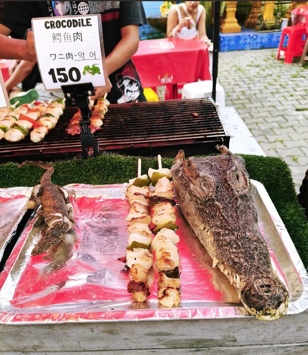 Wua Lai Walking Street Saturday Market | 去趣 chicTrip