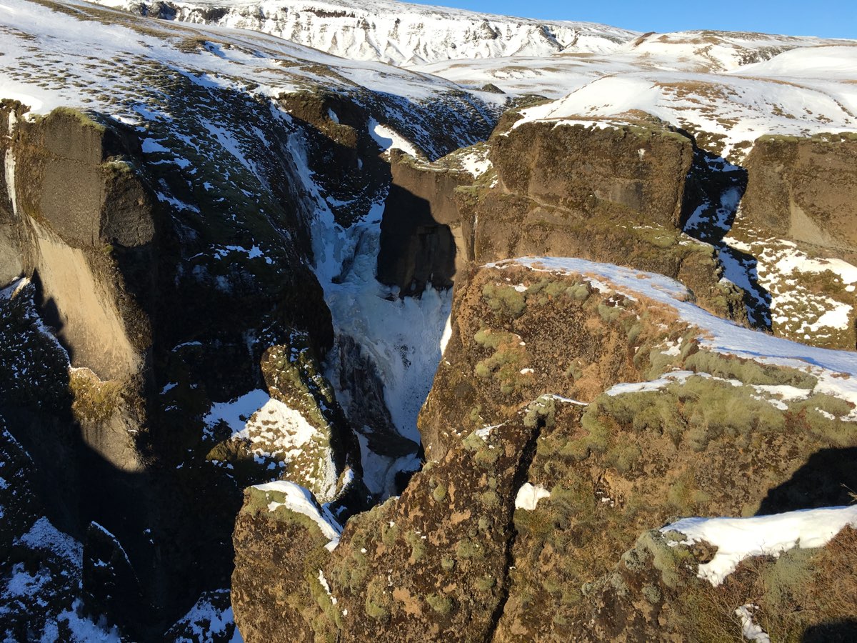 Fjaðrárgljúfur 羽毛河峽谷 | 去趣 chicTrip