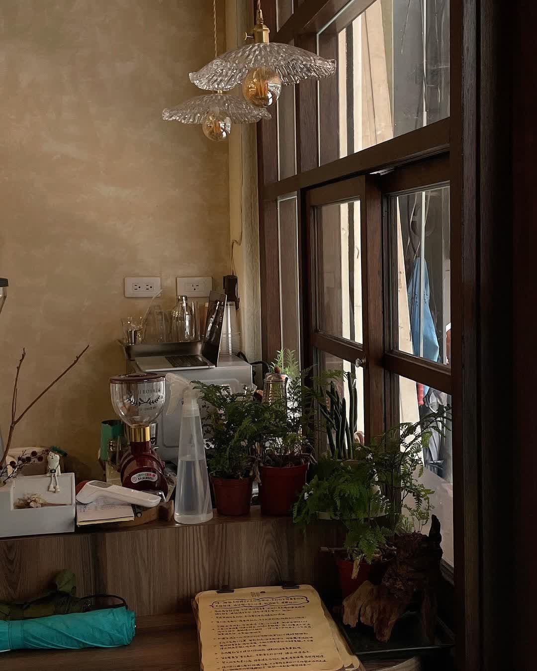 粼粼（不定休、來店所有資訊及營業時間請以IG為主；超出四人與七歲以下兒童無接待（超出四人任何形式入店皆不可），餐點無提供外帶 | 去趣 chicTrip