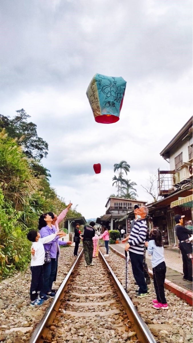 平溪老街第一家天燈店 +平溪第一家天燈專賣店 | 去趣 chicTrip