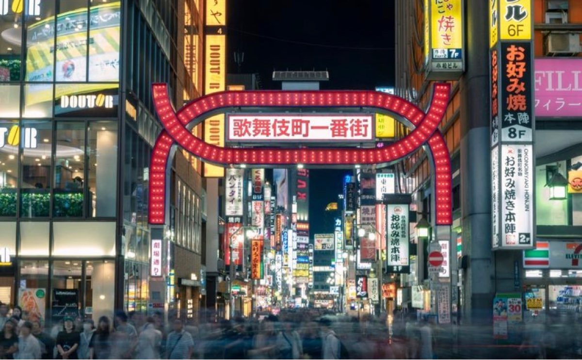 Kabukicho Main Gate | 去趣 chicTrip