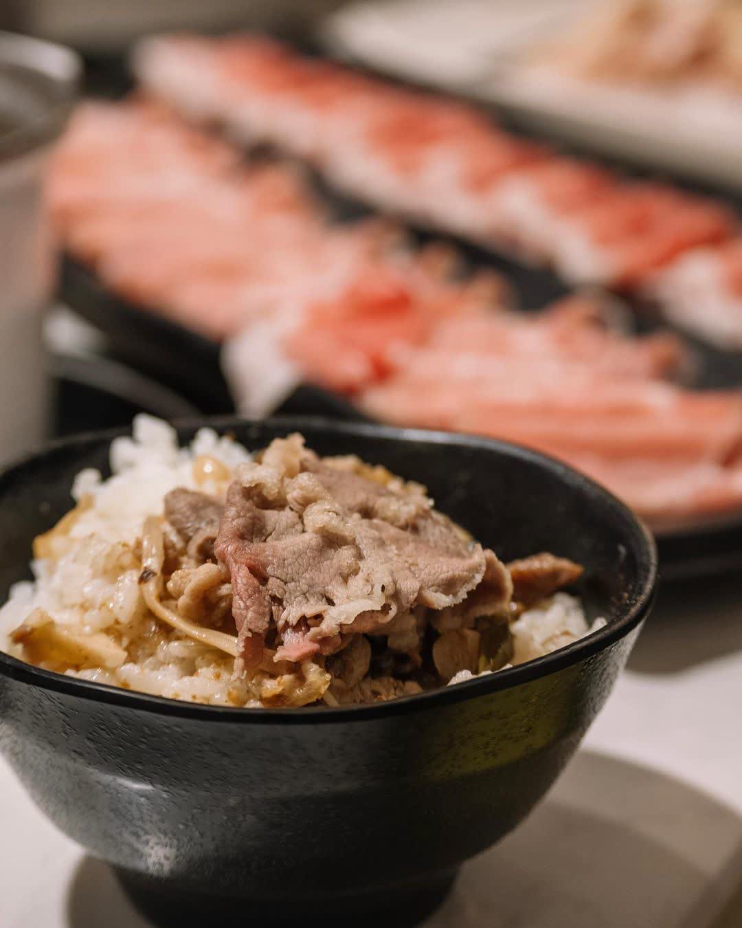 花漾轉轉鍋| 一中火鍋|火鍋吃到飽|199吃到飽