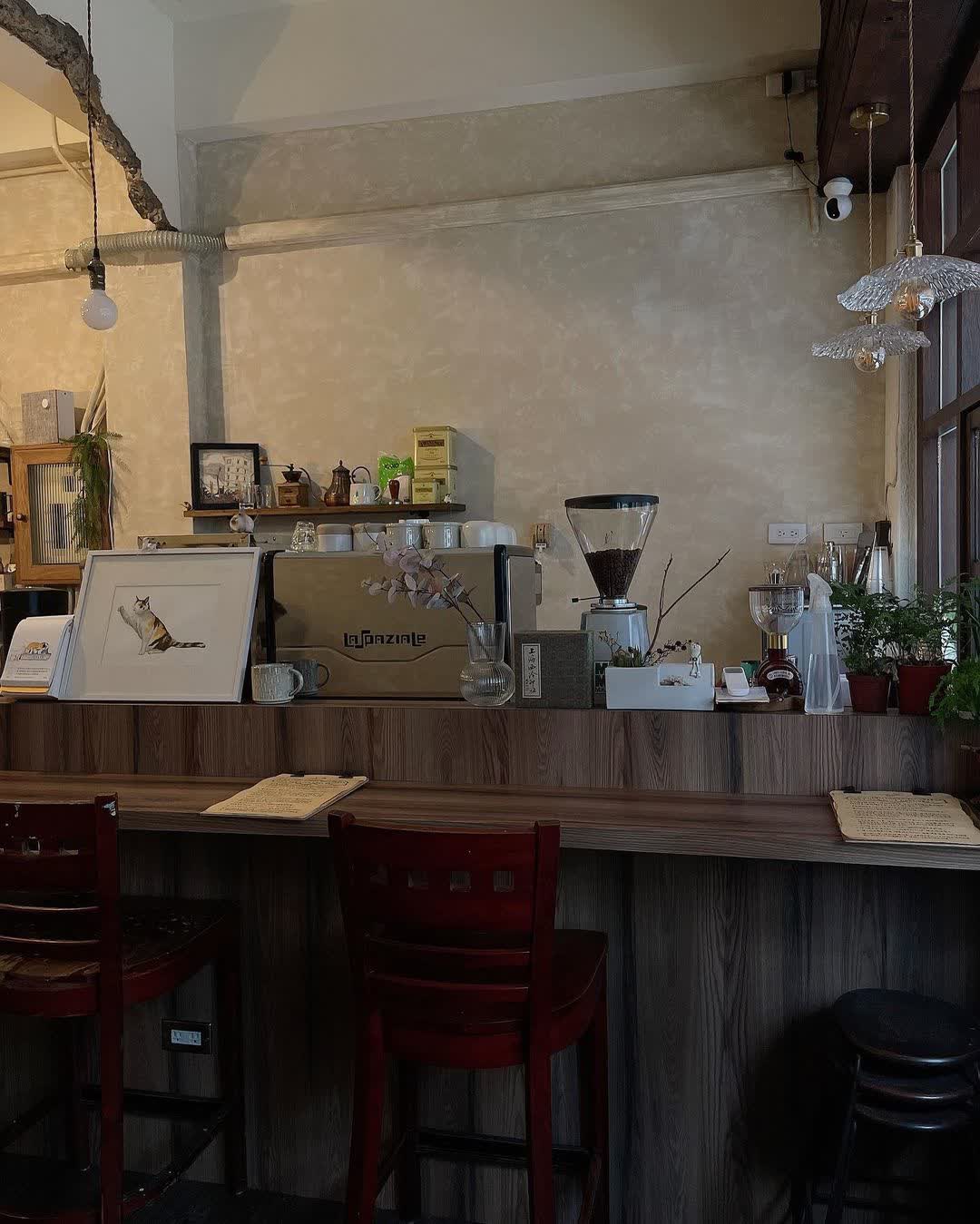 粼粼（不定休、來店所有資訊及營業時間請以IG為主；超出四人與七歲以下兒童無接待（超出四人任何形式入店皆不可），餐點無提供外帶 | 去趣 chicTrip