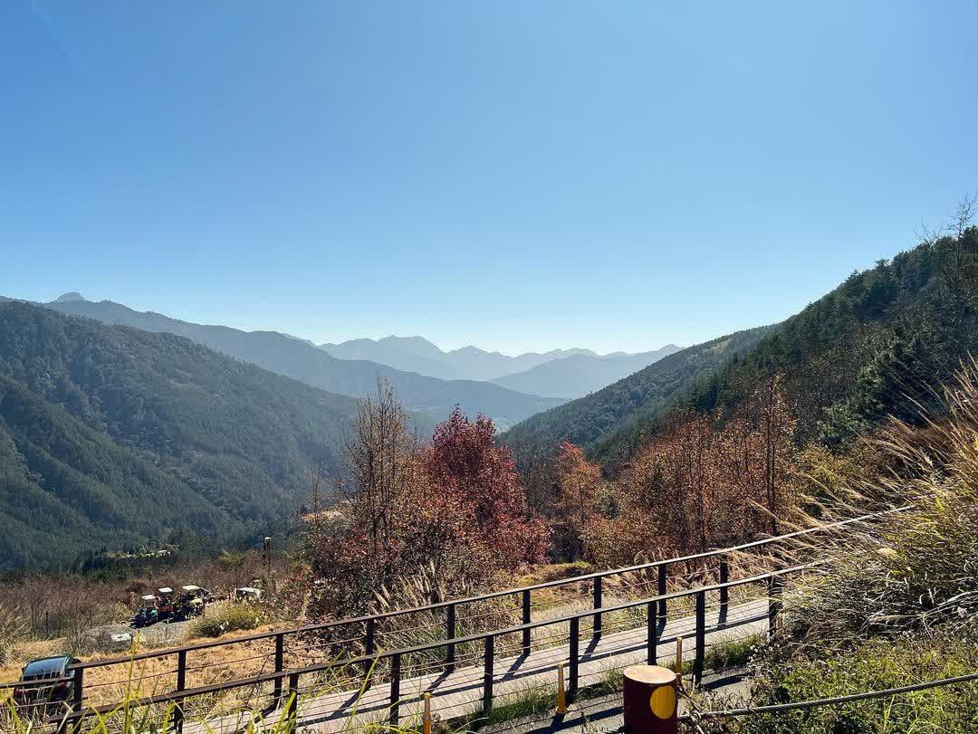 雪山登山口服務站