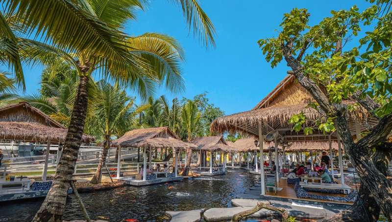 ป้าบุญคาเฟ่ สาขา 7 บางแสน ร้านอาหารและคาเฟ่ชื่อดังชลบุรี บรรยากาศธรรมชาติในสวน อาหารอร่อย มีคาราโอเกะ | 去趣 chicTrip