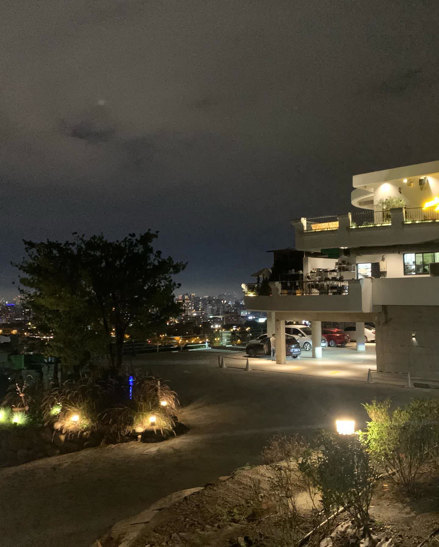 眺高 STAY WITH MOUNTAIN-台中景點 大坑景點 美食推薦 台中景觀餐廳 夜景餐廳 場地租借 慶生派對 咖啡廳 義式料理餐廳 | 去趣 chicTrip