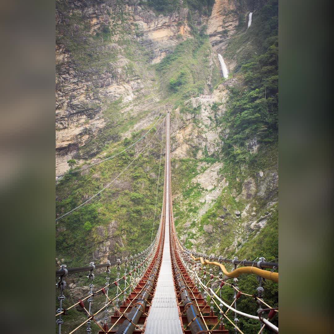 雙龍七彩吊橋