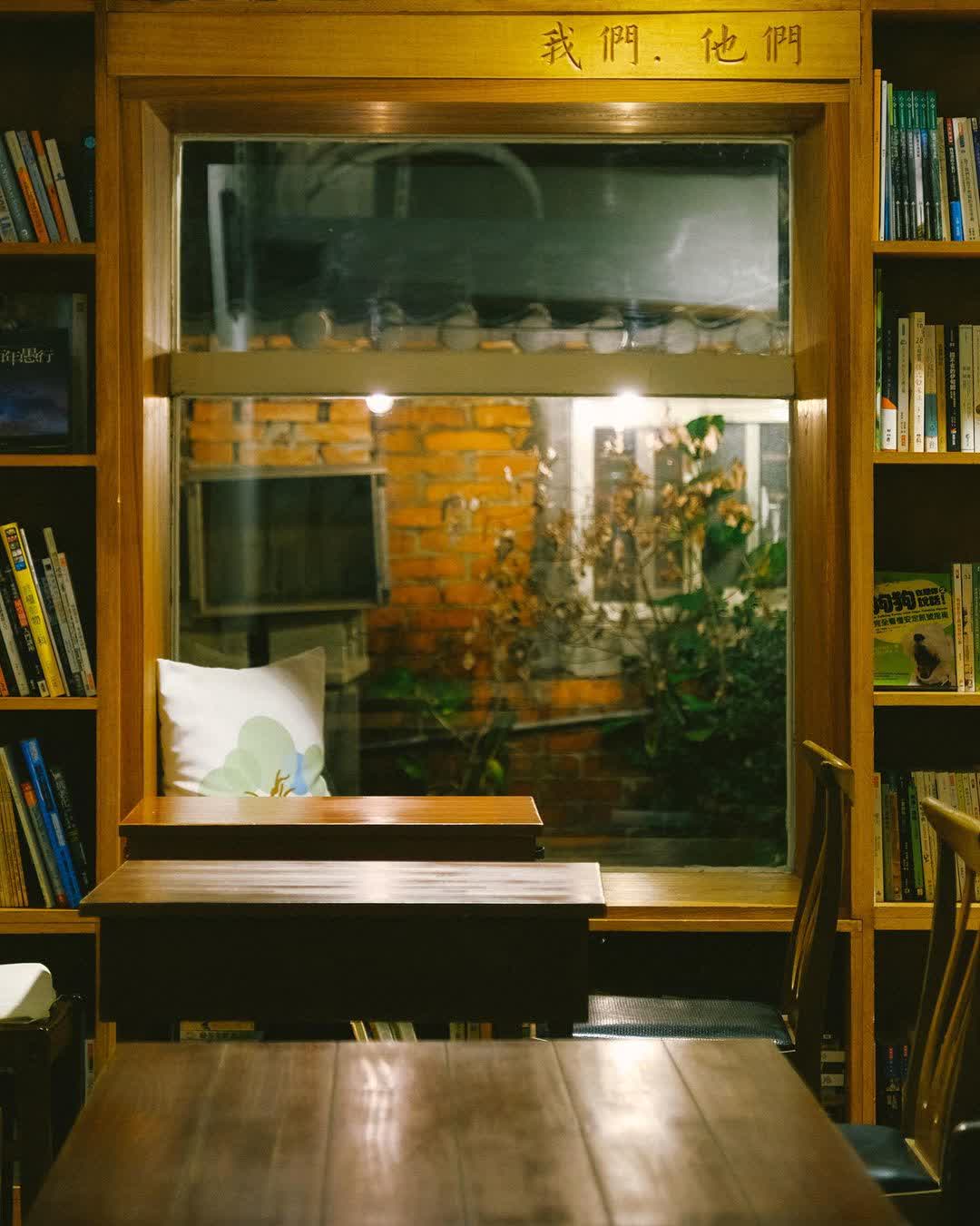 我們。 他們 咖啡廳（老街溪河濱步道上，汽車勿入｜毛孩友善） | 去趣 chicTrip