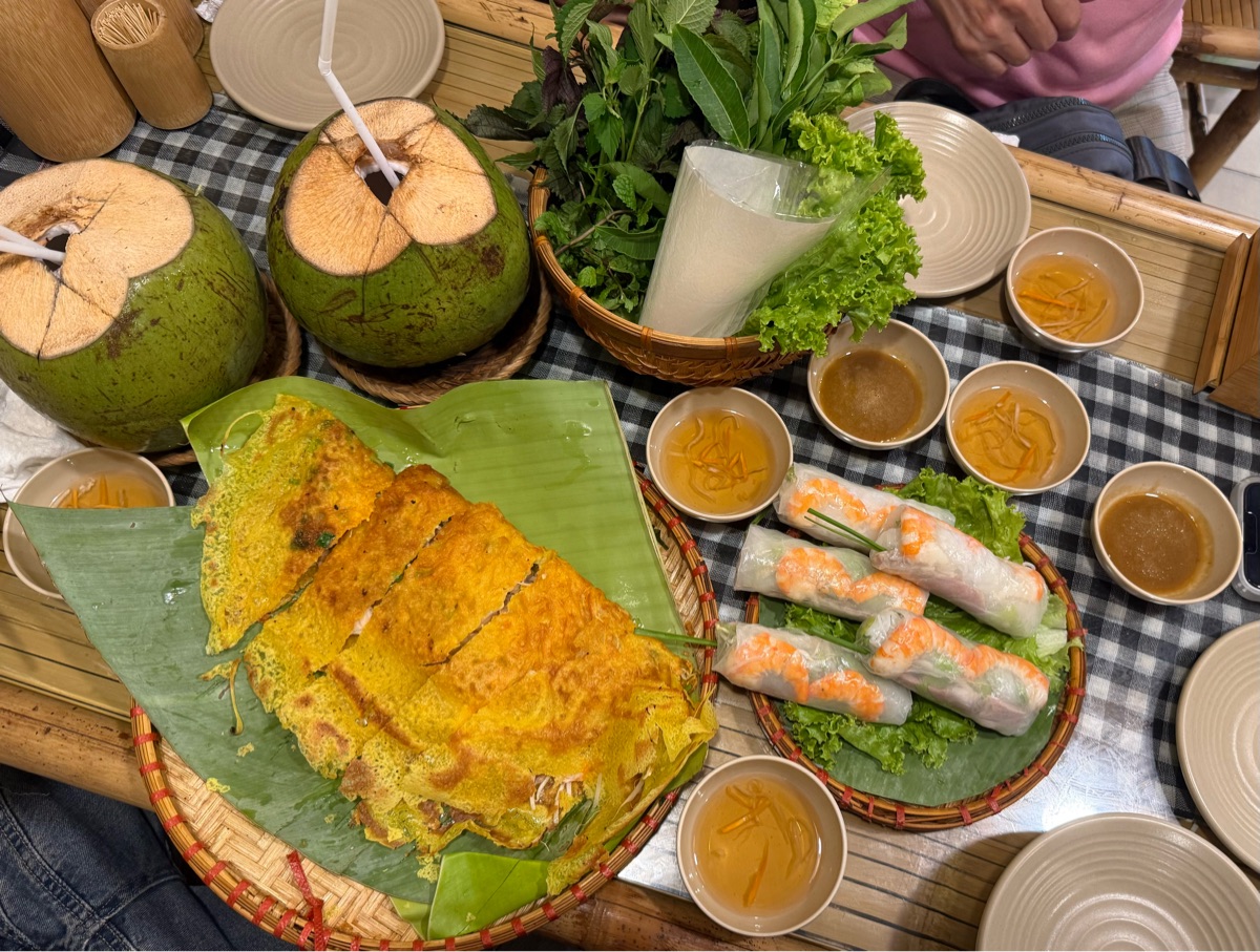 Mr Bảy Miền Tây - Bánh Xèo | 去趣 chicTrip