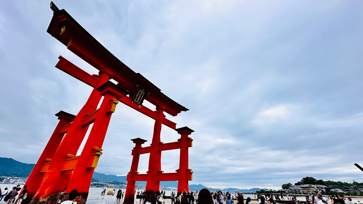 Itsukushima Shrine - Main Sanctuary & Hall of Worship | 去趣 chicTrip