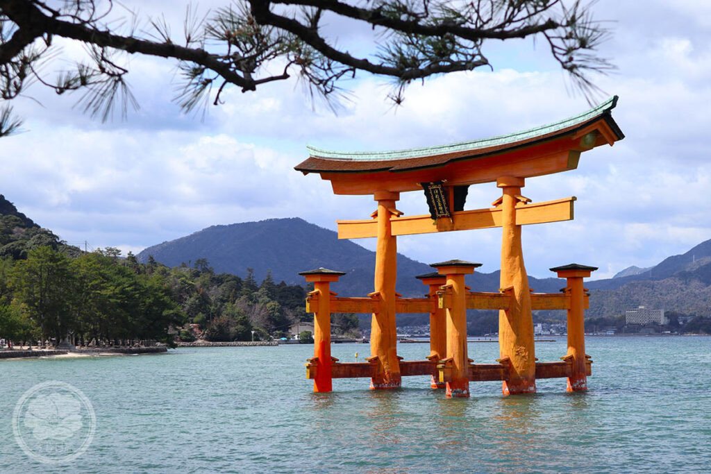 Itsukushima Shrine - Main Sanctuary & Hall of Worship | 去趣 chicTrip