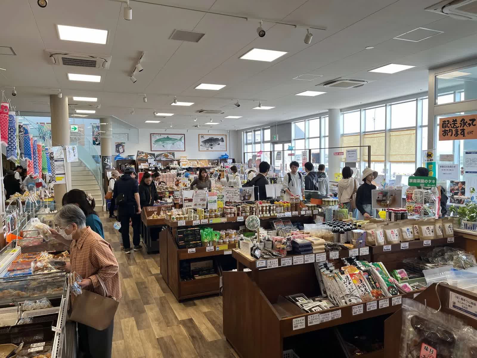 Amakusa City Dolphin Center Roadside Station | 去趣 chicTrip