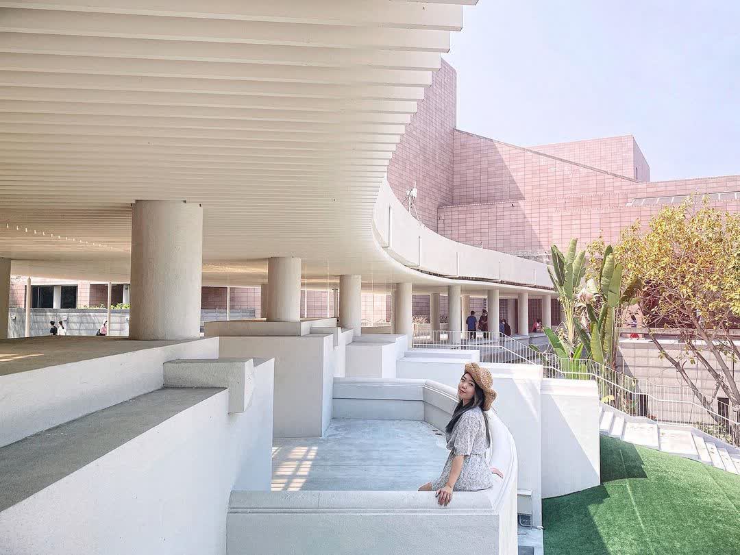 高雄市立美術館