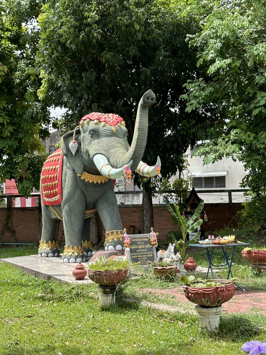 Phra Nang Chamathewi Monument | 去趣 chicTrip