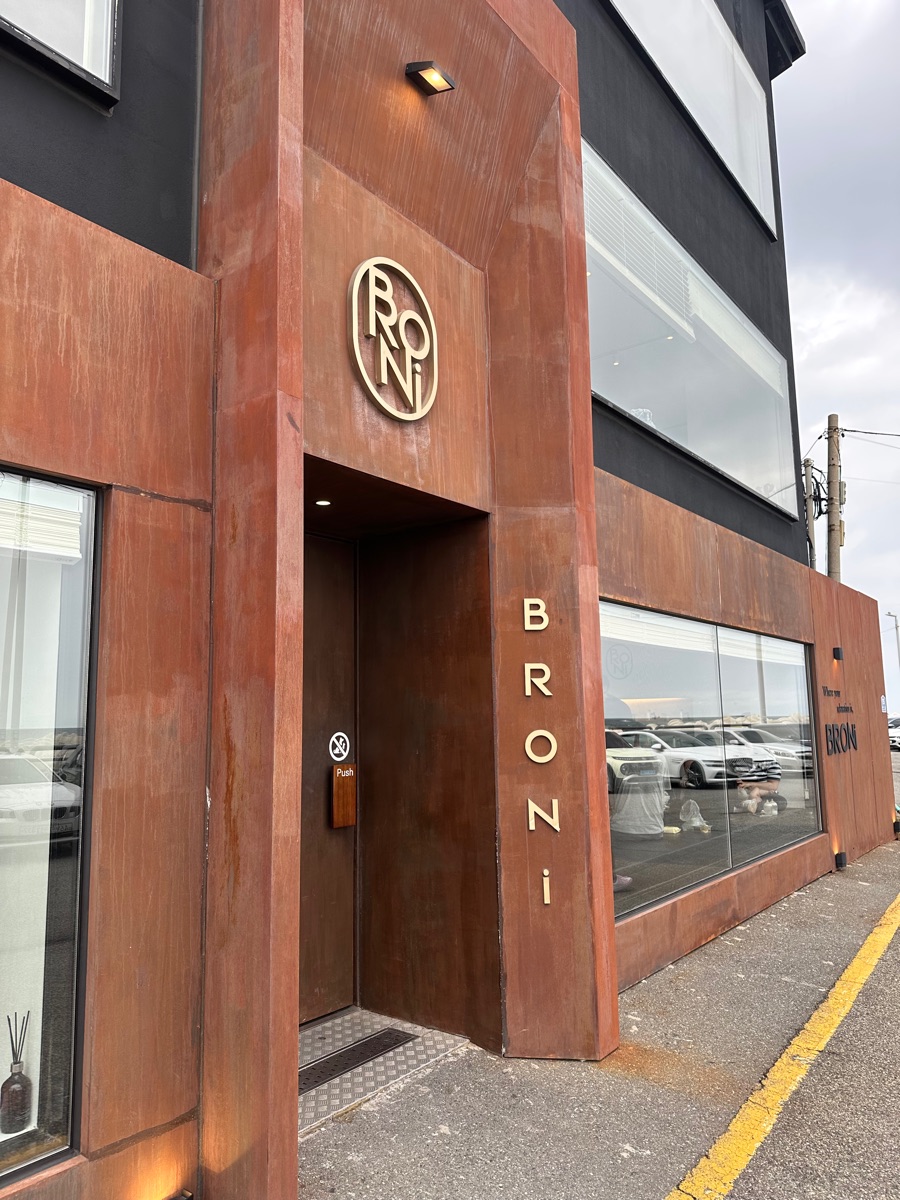 BRONI | 去趣 chicTrip