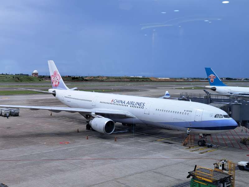 桃園機場第二航廈南側觀景台 | 去趣 chicTrip