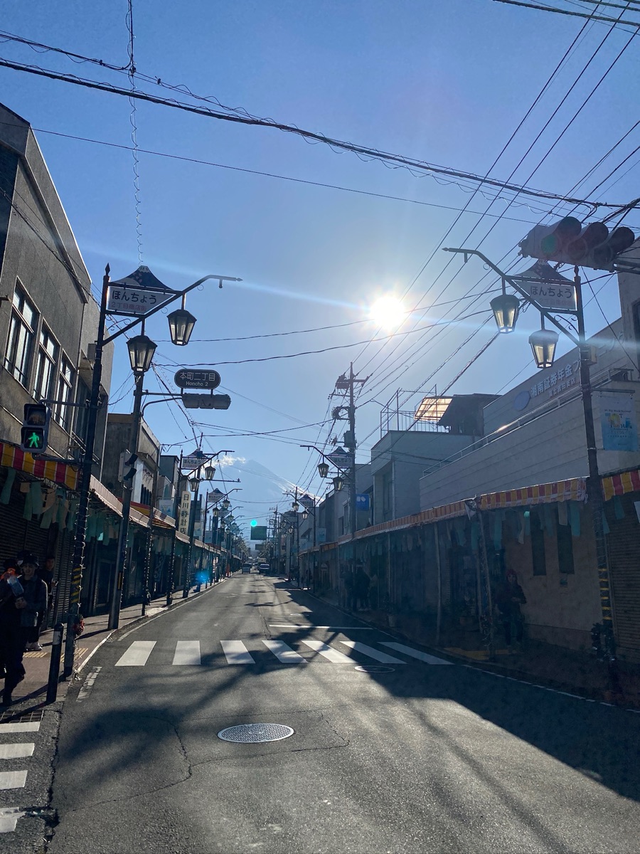 富士山x街道拍攝景點（日川時計店） | 去趣 chicTrip