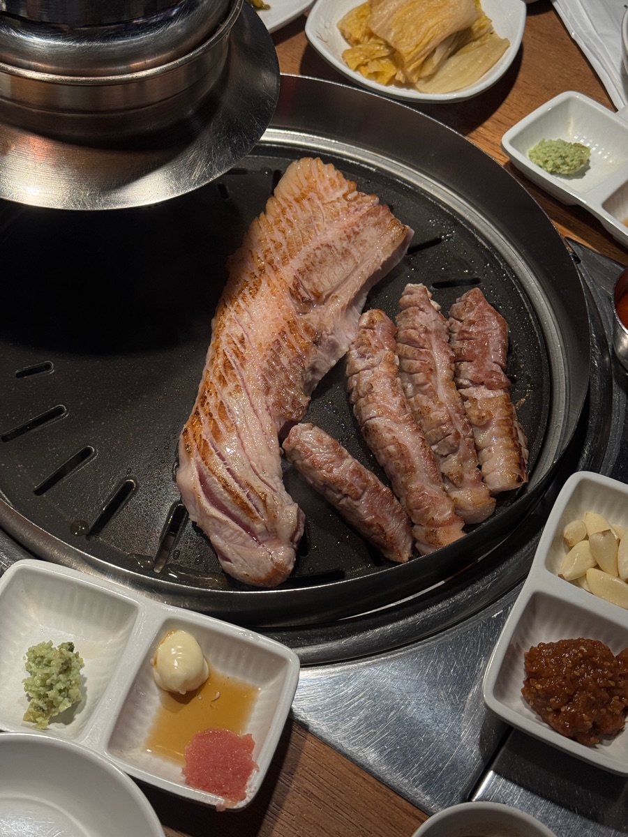 烤肉的男子 | 去趣 chicTrip