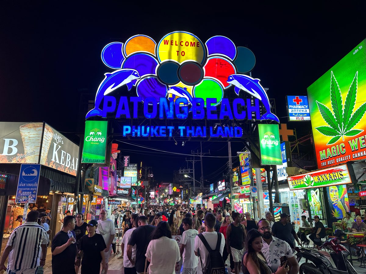 普吉島邦古拉散步街 (Patong Beach Bangla Walking Street) | 去趣 chicTrip