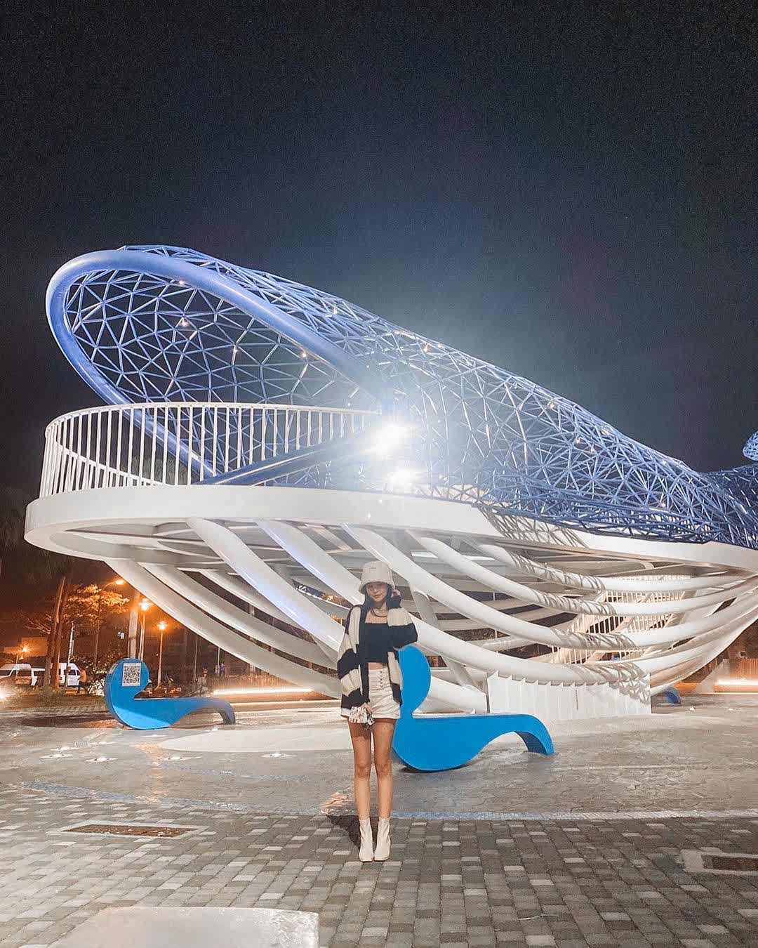 大魚的祝福(鯨魚裝置藝術)