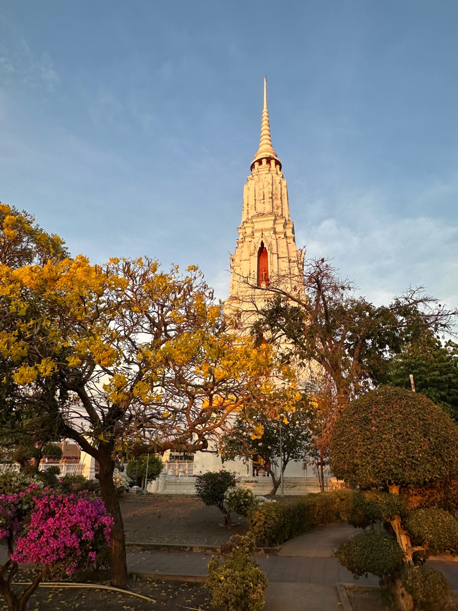Chedi Luang Po Saeng Wat Mani Chonkhan | 去趣 chicTrip