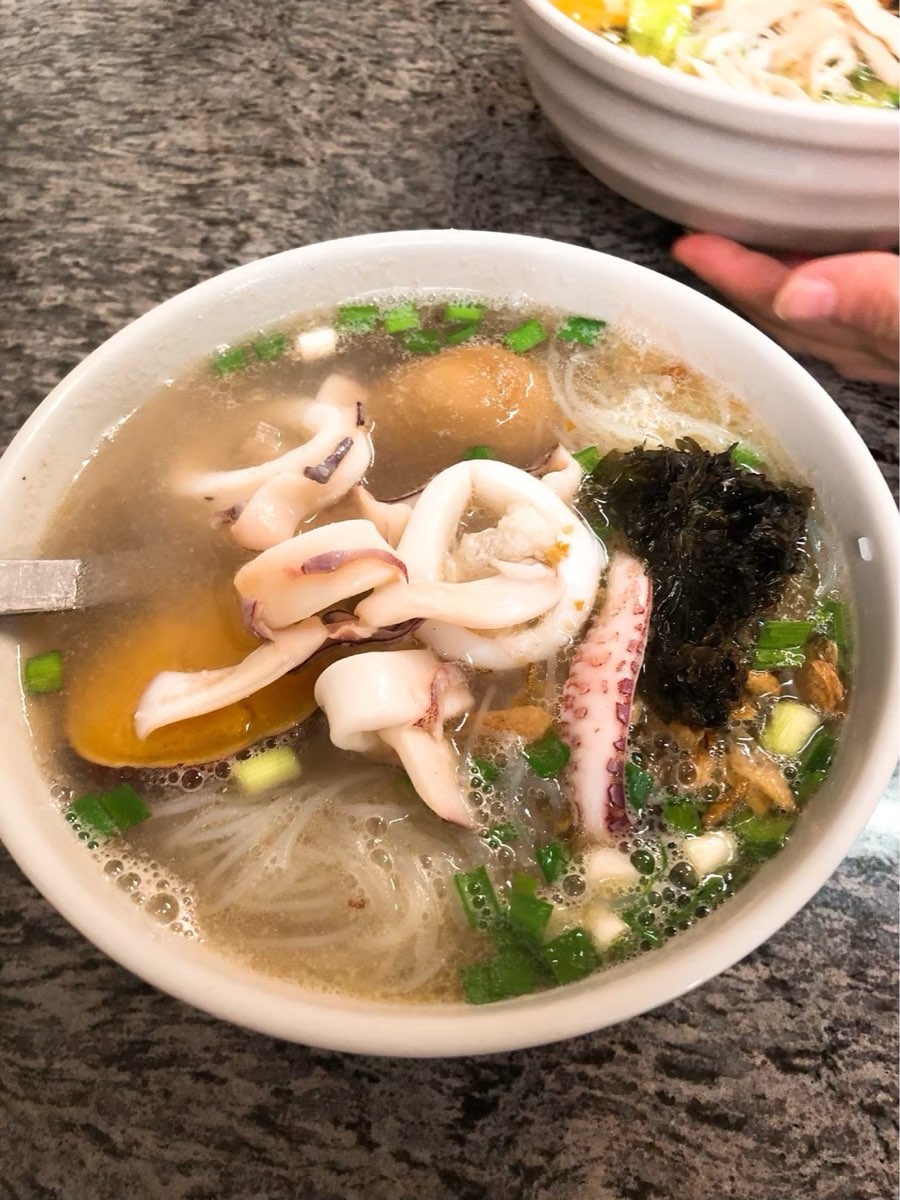 單一純賣 雞湯 小卷米粉 | 去趣 chicTrip
