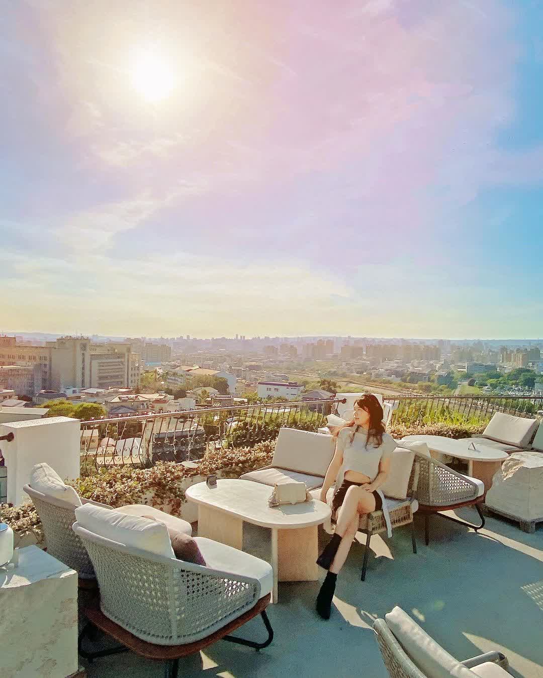 眺高 STAY WITH MOUNTAIN-台中景點 大坑景點 美食推薦 台中景觀餐廳 夜景餐廳 場地租借 慶生派對 咖啡廳 義式料理餐廳 | 去趣 chicTrip