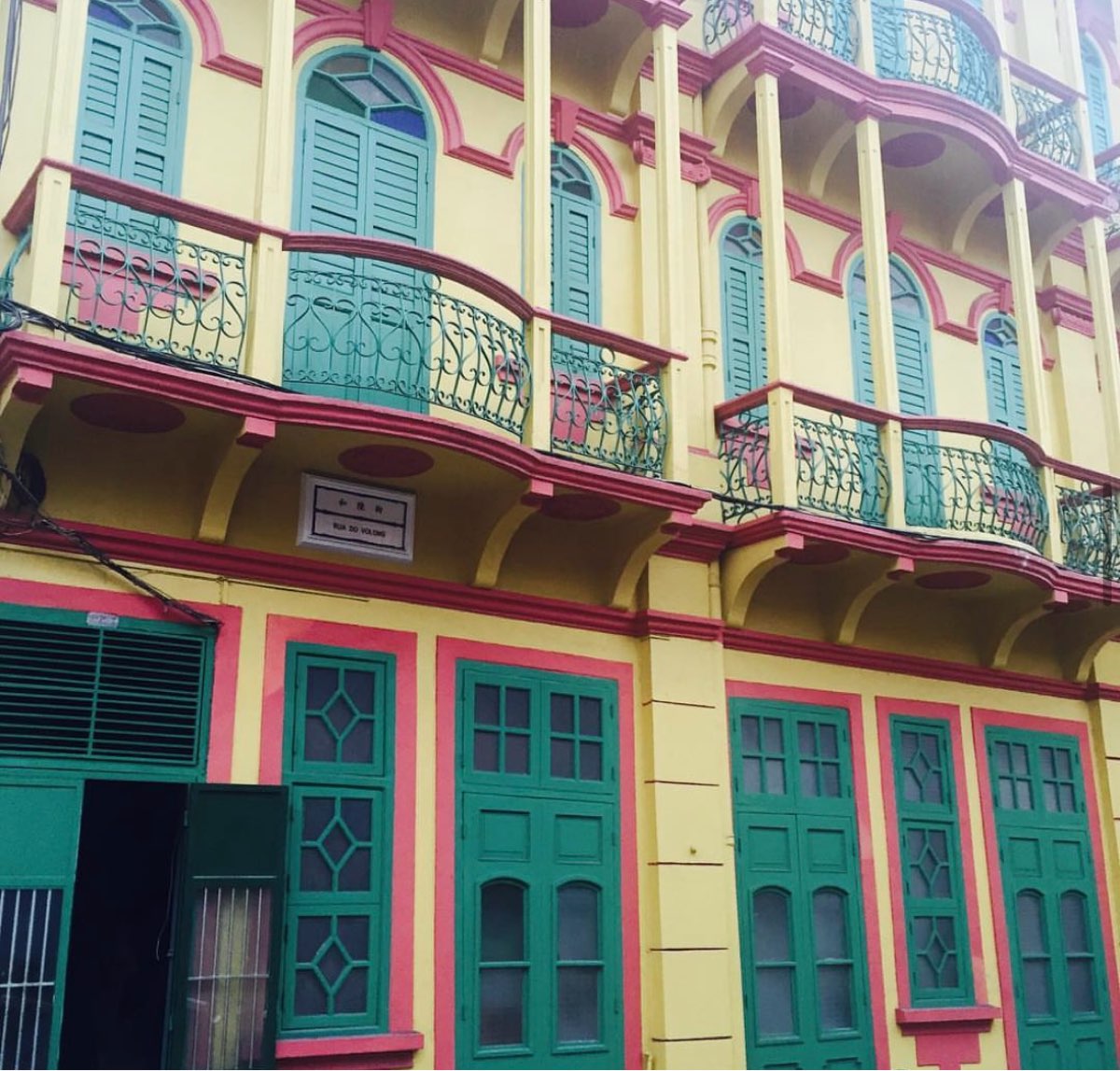 Macau Crazy Hall Slope Alley | 去趣 chicTrip