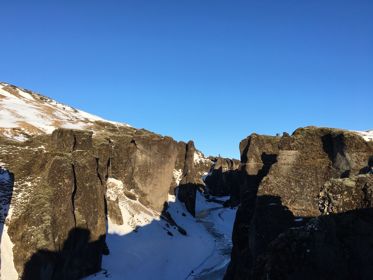 Fjaðrárgljúfur 羽毛河峽谷 | 去趣 chicTrip