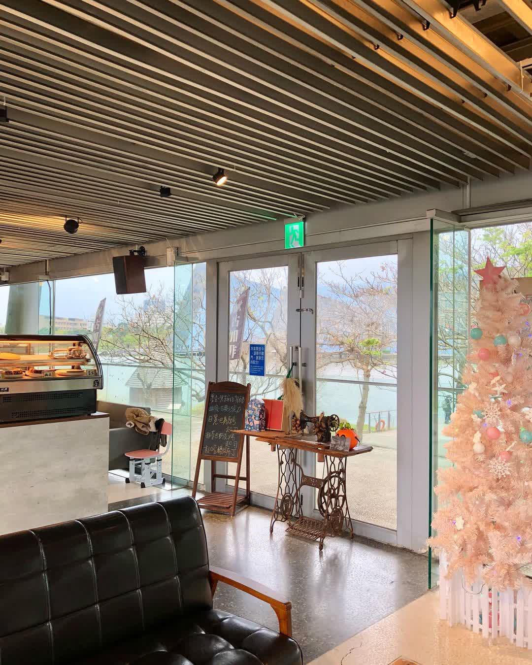 Tjuku cafe 啾咕咖啡 烏石港店（基本消費6歲以上每人1杯飲品，甜點不算） | 去趣 chicTrip