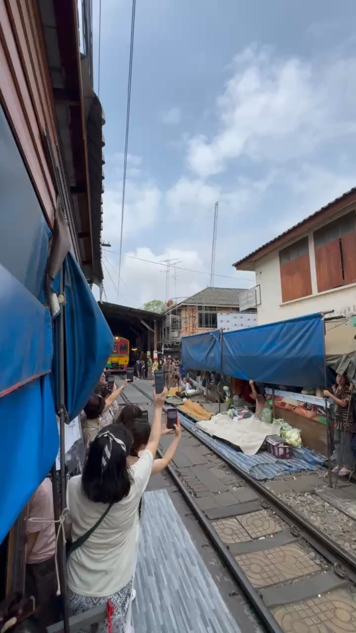 Maeklong Railway Market | 去趣 chicTrip