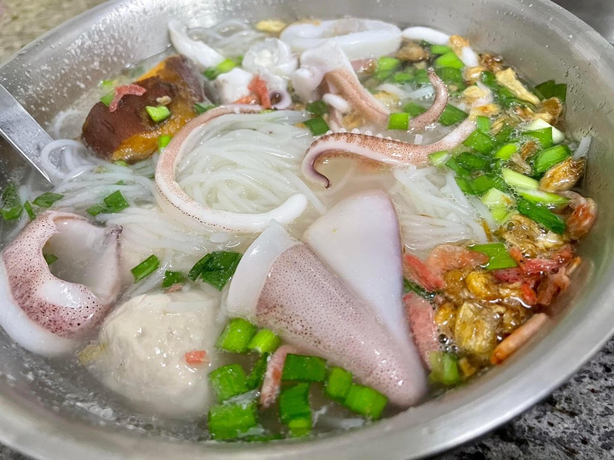 單一純賣 雞湯 小卷米粉 | 去趣 chicTrip