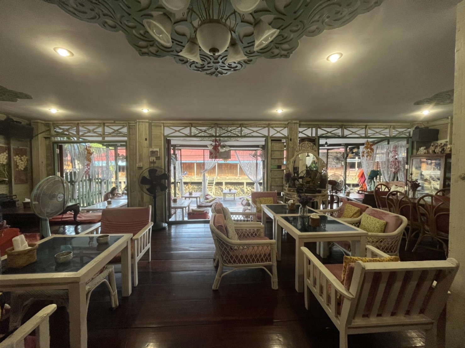 Baanrak Amphawa | 去趣 chicTrip